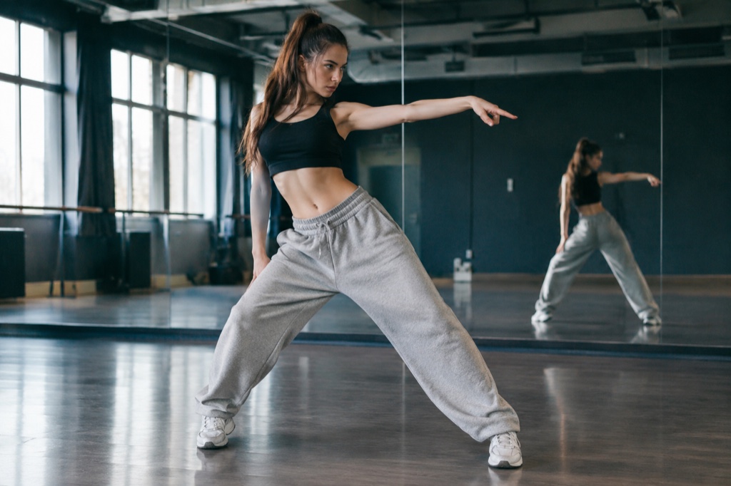 Looks Can Kill AI Dance: Turn One Photo Into the Hero Point